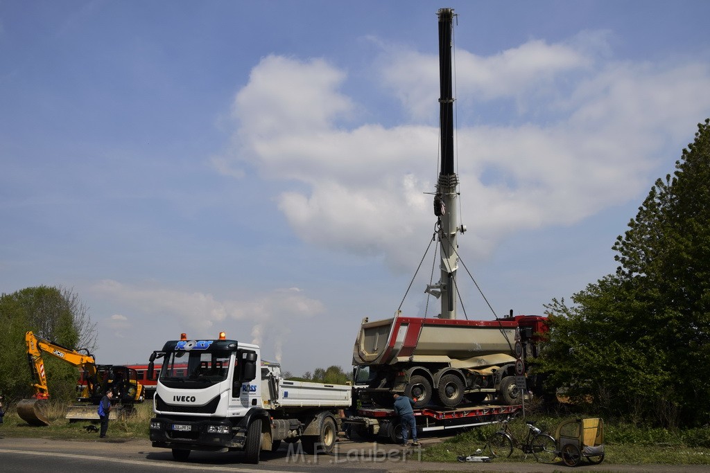 Schwerer VU LKW Zug Bergheim Kenten Koelnerstr P560.JPG - Miklos Laubert